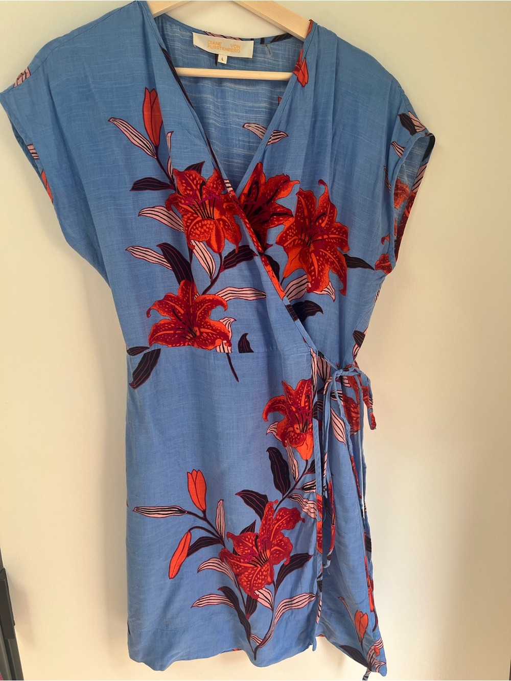 DVF Resort Wear Wrap Dress - Picture 2 of 9